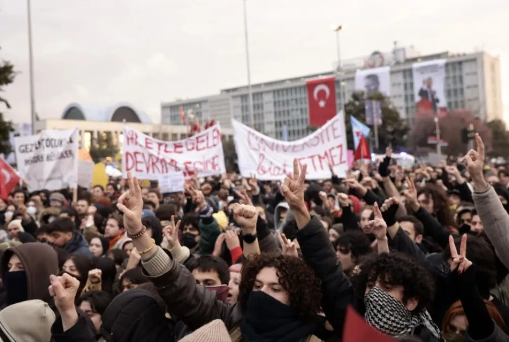 Hiljade okupljenih na ulicama Istanbula, policija reagovala