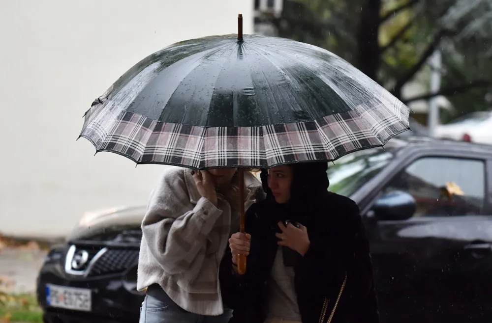 Sjutra oblačno i vjetrovito, biće i pljuskova sa grmljavinom