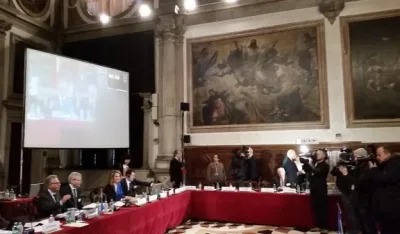 Predstavnici vlasti i opozicije ne mogu da se dogovore ni &scaron;ta će da pitaju "venecijance"