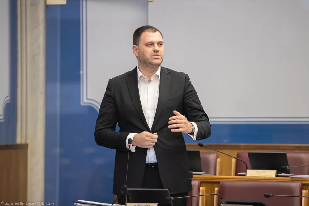 Anđu&scaron;ić: Luda sreća jedino je &scaron;to nas može privremeno spasiti od ekonomskog sunovrata