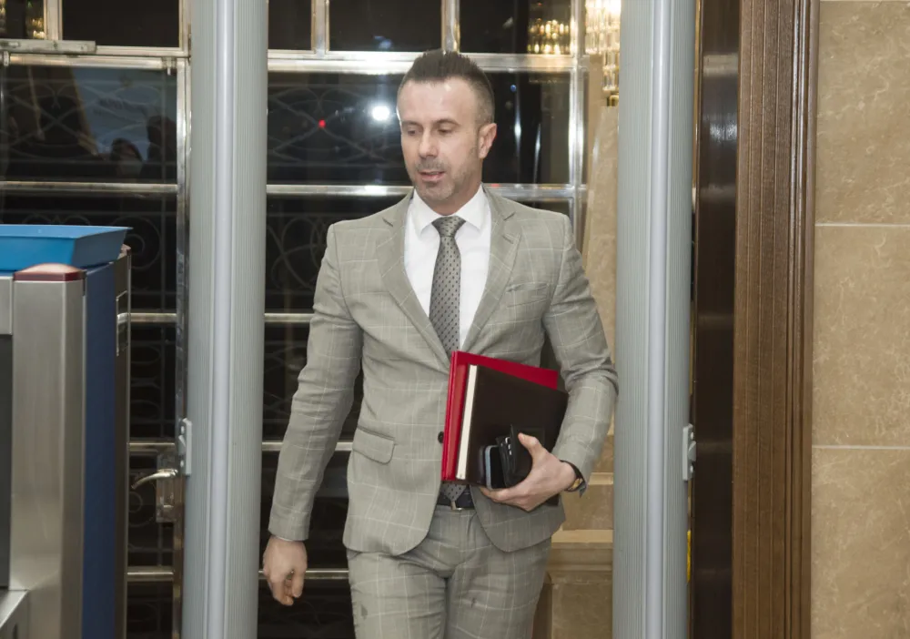 Bogdanović: Izranjaju dokazi da su državni poslovi i političke odluke vođeni iz podzemlja