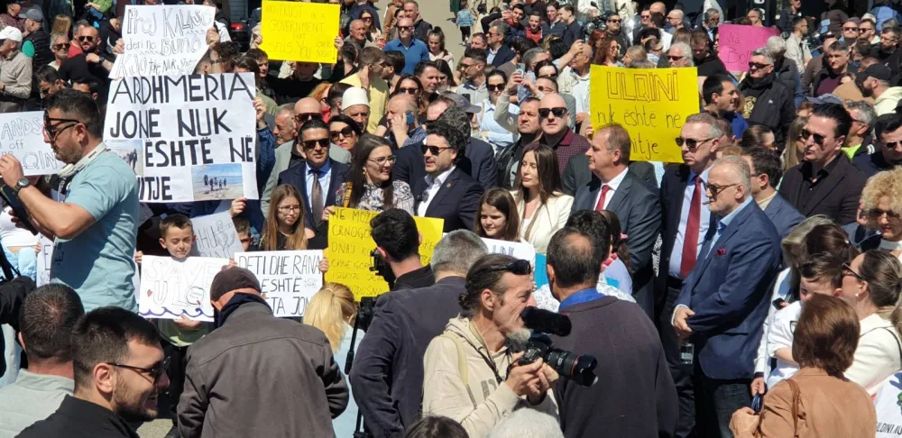 URA: UP i Tužila&scaron;tvo progone građane Ulcinja, sramne odluke o zadržavanju onih koji protestuju protiv prodaje Crne Gore