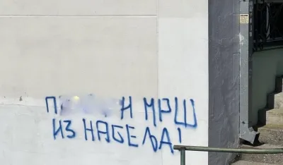Grafit mržnje na zgradi u Podgorici u kojoj žive građanski aktivisti; Traže hitnu reakciju nadležnih