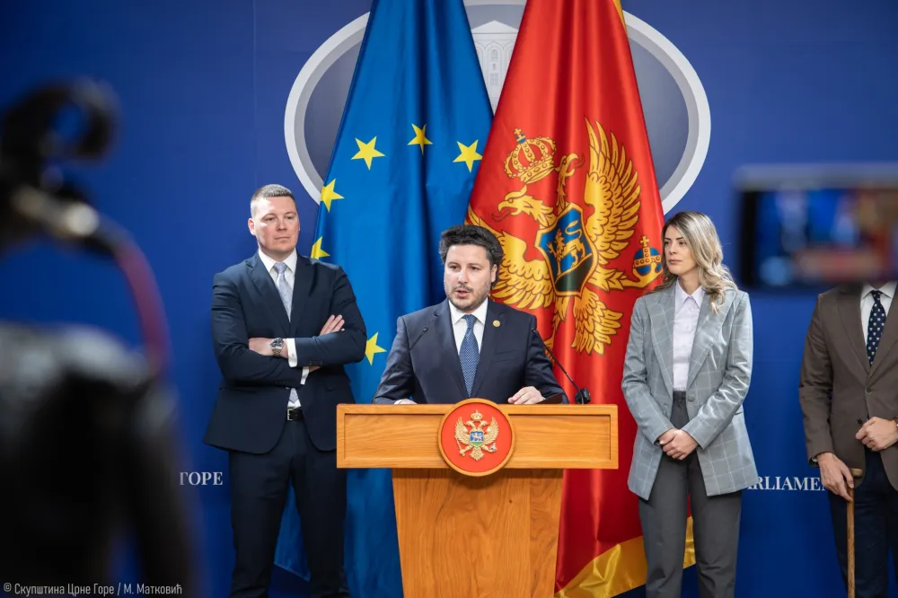 Abazović: Vlada cijeli državni aparat podredila investitoru, da vidimo ko će staviti potpis da ovo nije korupcija