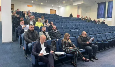 Nesuglasice unutar vladajuće koalicije odlažu zasjedanje parlamenta u Andrijevici