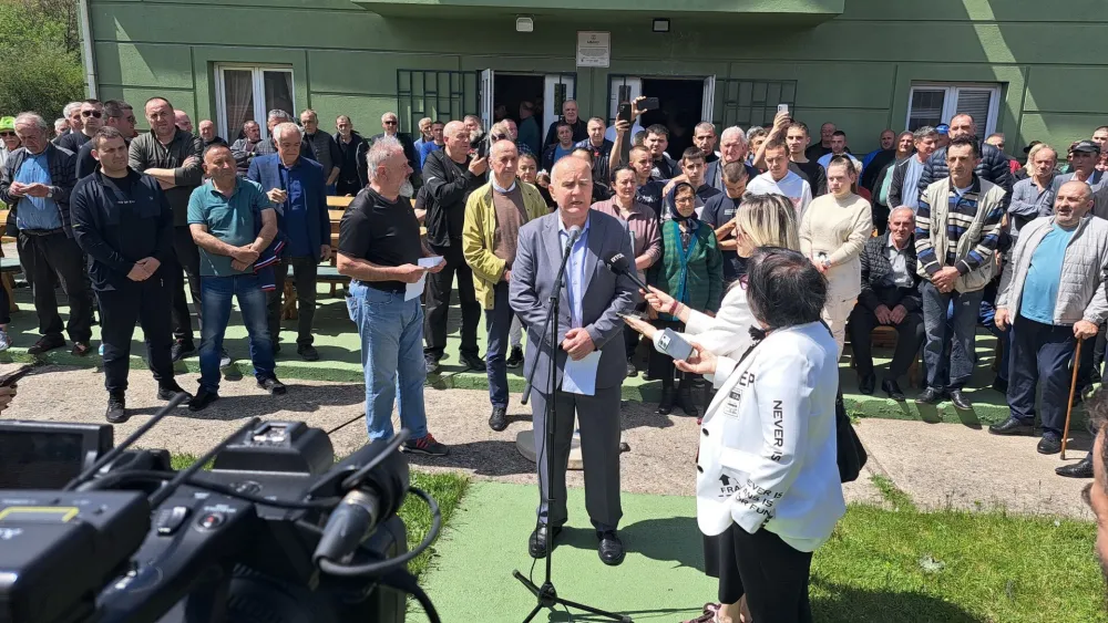 Sa protesta u Nik&scaron;iću zatraženo oslobađanje lovaca koji su ustrijeli medvjeda: Stočari prepu&scaron;teni na milost zvijerima