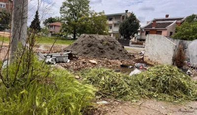 (VIDEO) Stanovnici naselja nezadovoljni javnom higijenom: Kroz Masline nije čisto
