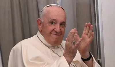 (VIDEO) Kako je živio papa Franjo: Jednostavne cipele, plastični satovi i plavi ford fokus