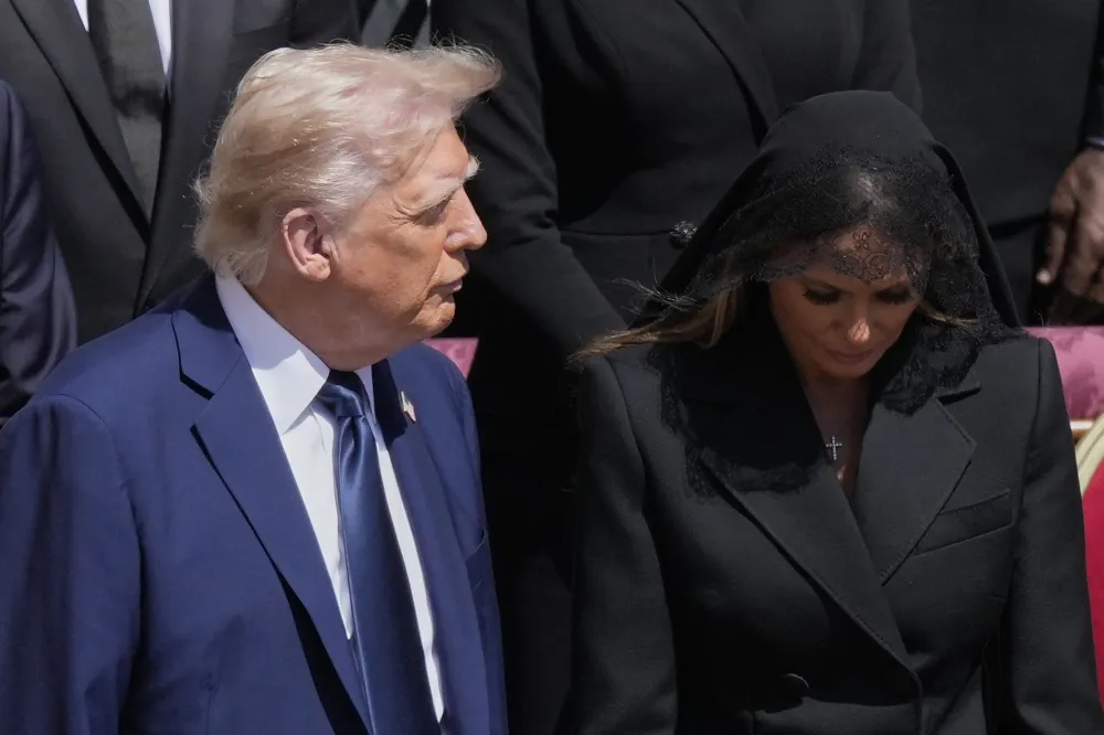(FOTO) Melanijina fotografija sa papine sahrane obi&scaron;la svijet