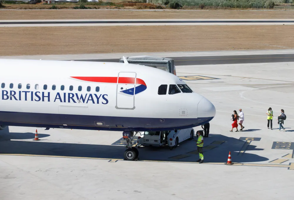 (FOTO) Ptica udarila u avion Briti&scaron; ervejza, u kabini dim