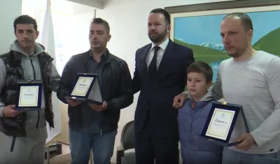 Herojima iz Plava priznanje: Otac dječaka kojeg su izvukli iz rijeke neizmjerno zahvalan