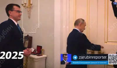 (VIDEO) Bijeli klavir, portret ruskog cara Aleksandra III i kućna crkva: Putin pokazao stan u kojem živi