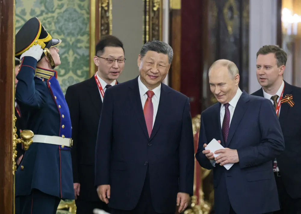 Predsjednici Vladimir Putin i Si Đinping tokom susreta u Kremlju 8. maja 2025. Yuri Kochetkov/Pool via REUTERS