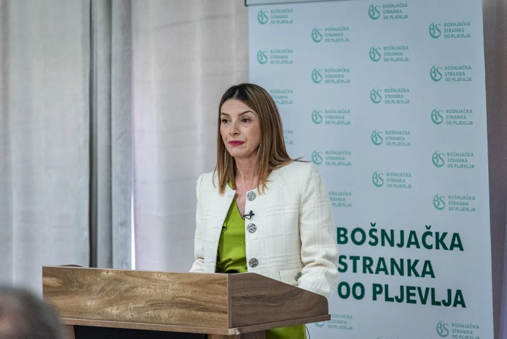 Strujić Harbić: Da Pejović ima principe, dala bi ostavku na poslaničku funkciju koju je dobila isključivo zahvaljući PES-u i Spajiću