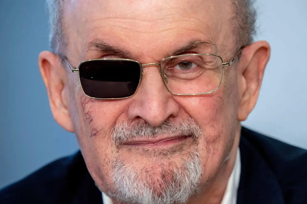  Salman Ruždi