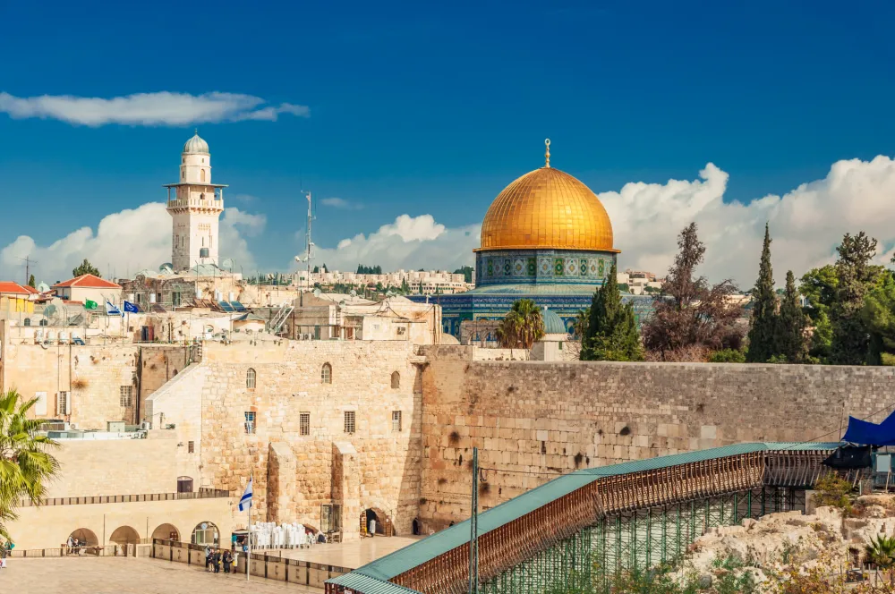 (VIDEO) Hiljade Izraelaca upale u džamiju Al Aksa na Dan Jerusalima: Nosili zastave i izvodili rituale
