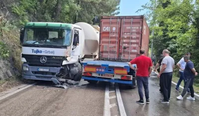 Sudara dva kamiona, obustavljen saobraćaj na putu Bar - Sutomore