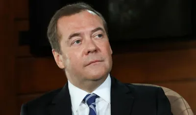 Medvedev: Njemačka ponovo neprijatelj Rusije, Merc je lojalni potomak rođaka koji su se borili u Vermahtu