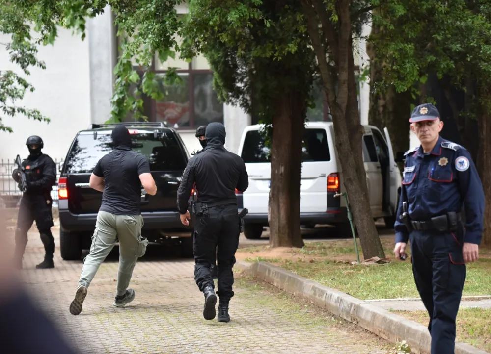 (VIDEO) Pogledajte akciju deportacije Delića i Kekovića