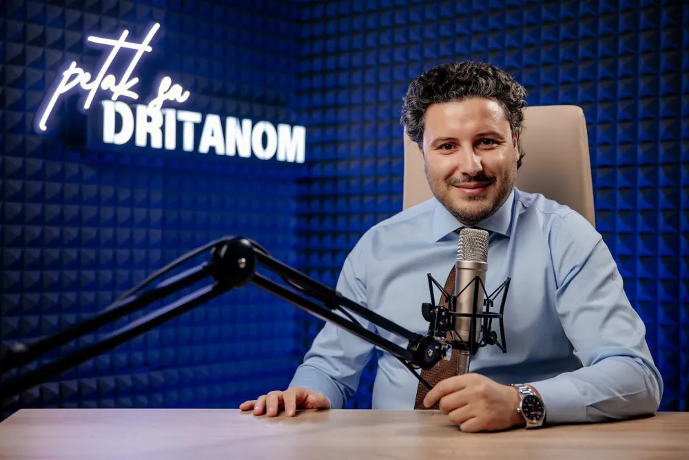 Abazović: Ne treba nam vlast koja čuva fotelje, već ona koja se žrtvuje za javni interes