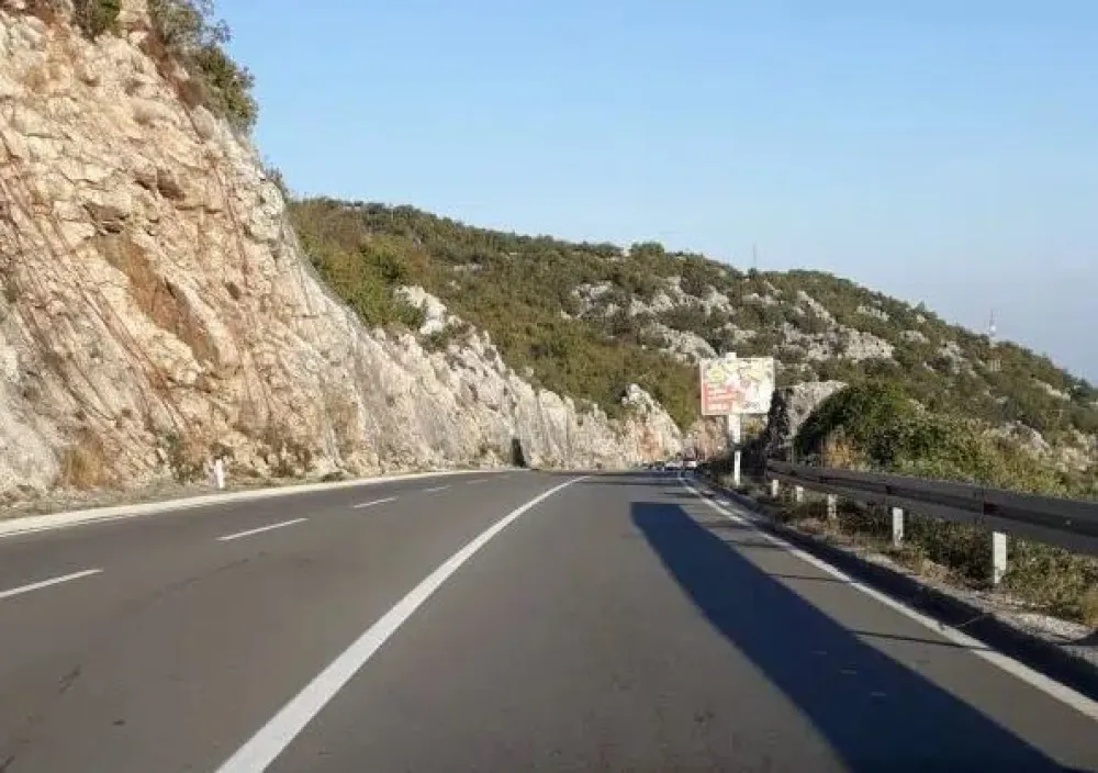 Povoljni uslovi za vožnju, mjestimične obustave saobraćaja