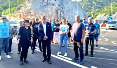 Hrvatski ambasador stao uz građane Cetinja tokom blokade puta
