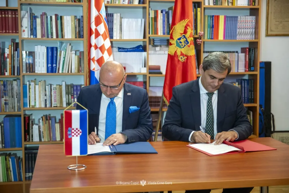 Vlada poklonila Hrvatima Dom kulture; Ibrahimović:&nbsp;&nbsp;Crna&nbsp;Gora gradi i njeguje povjerenje i partnerstvo sa susjedima