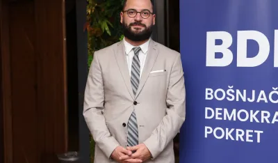 &Scaron;ahmanović za "Dan": Državna politika liči na dječiju igru "paf-paf"