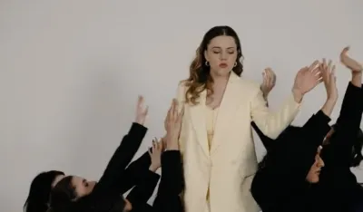 Nikolina&nbsp;Tomić predstavlja novi singl&nbsp;"Mirna"