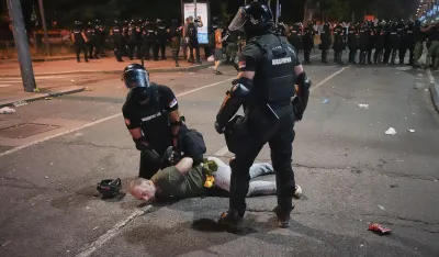 EK o Srbiji: Pravo na mirno okupljanje mora biti za&scaron;tićeno a policijska intervencija proporcionalna