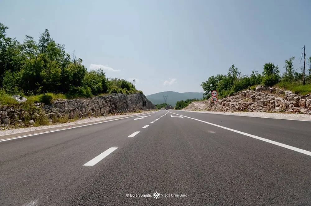 Tokom dana pojačana frekvencija vozila, mjestimične obustave saobraćaja