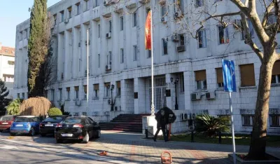 MF: Vlada ne umanjuje zarade nego ispravlja&nbsp;nezakonite obračune iz pro&scaron;losti