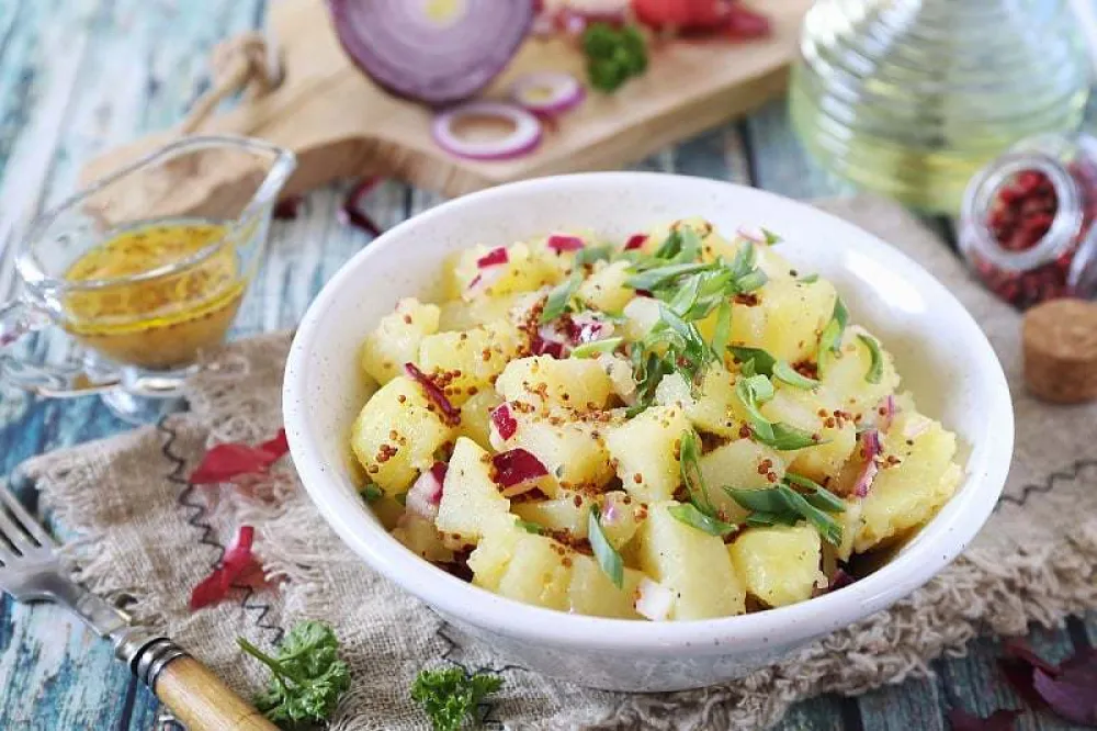 Salata&nbsp;od crvenog krompira savr&scaron;en ljetnji obrok