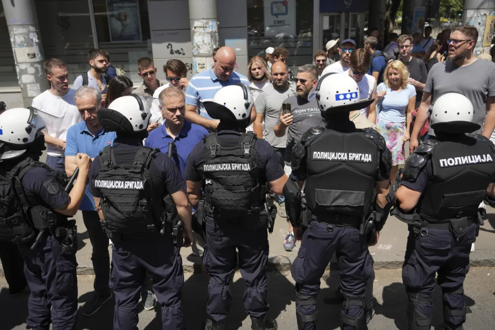 MUP Srbije: Privedeno 13 ljudi tokom blokada saobraćaja