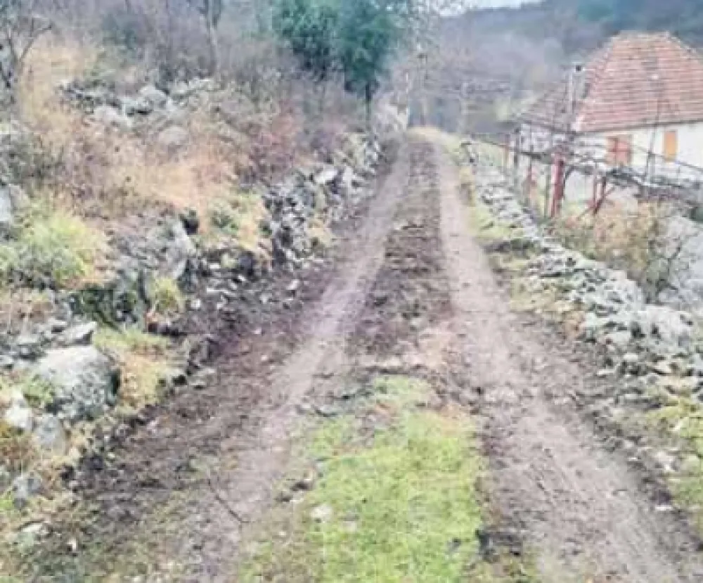 Mje&scaron;tani sela Orahe u Lje&scaron;anskoj nahiji na tri kilometra asfalta čekaju tri decenije