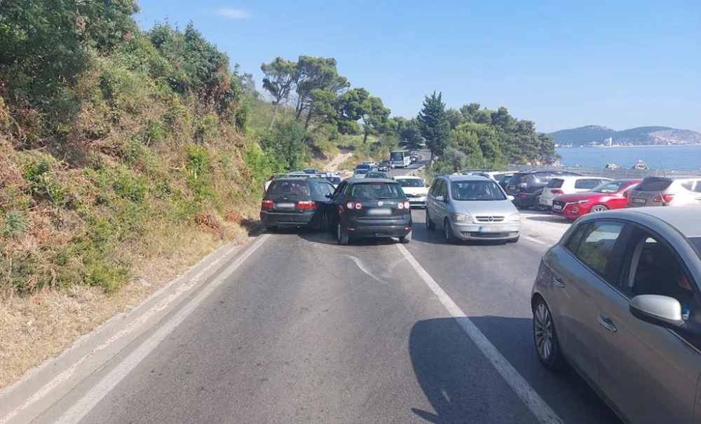 Povrijeđene tri osobe u sudaru tri vozila na putu Bar&ndash;Sutomore
