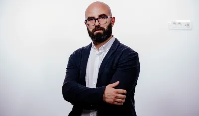 Sagovornici "Dana" o odnosu najvi&scaron;ih zvaničnika prema Danu državnosti: Politički interesi važniji od 13. jula