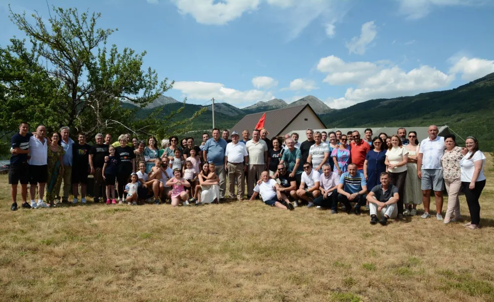 Sabor bratstva Radović u Stupovima: Čuvari tradicije ne daju zaboravu postojbinu predaka