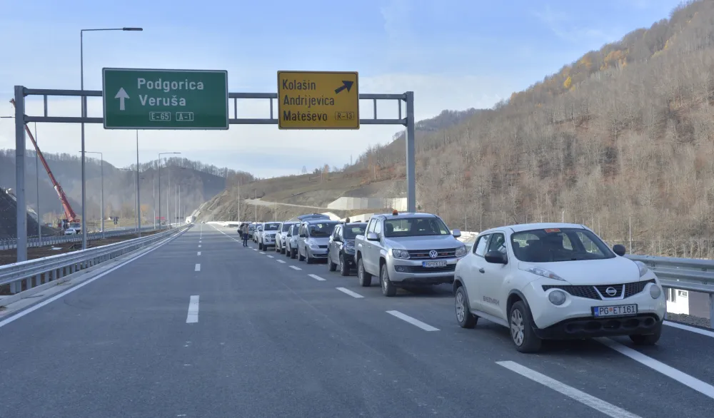 Auto-putem od 1. januara pro&scaron;lo skoro milion i po vozila