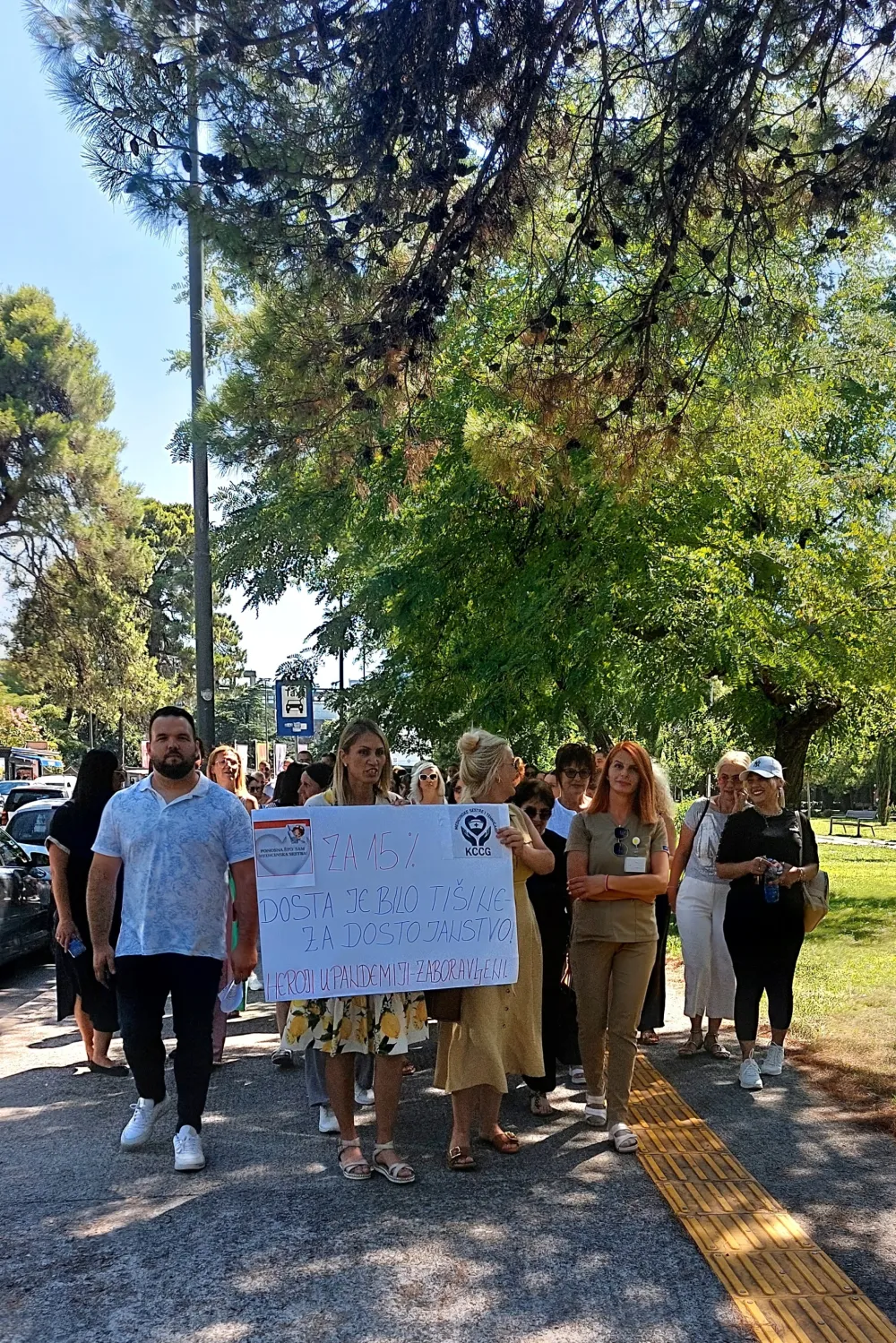 Medicinske sestre i tehničari iz KCCG poručili:&nbsp;Dosta smo slu&scaron;ali ti&scaron;inu institucija
