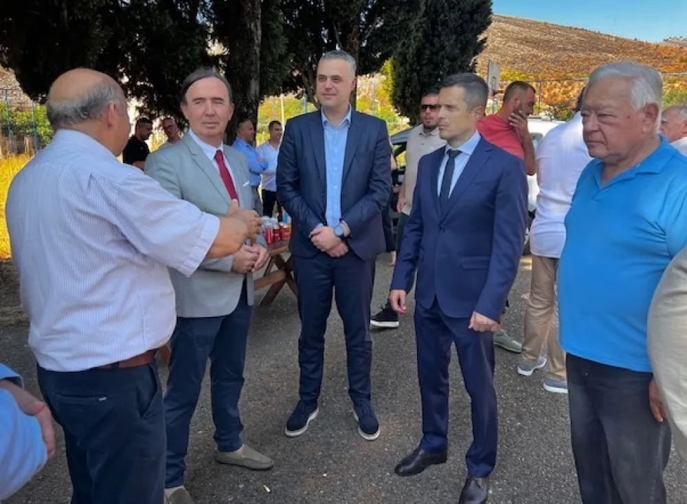 Mujović sa saradnicima 