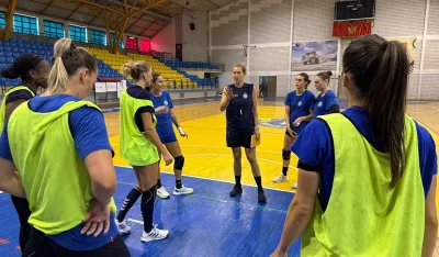 Rukometa&scaron;ice Budučnosti na jednom od treninga