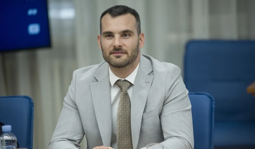 Janović: Ko potencira nacionalne teme, ne može biti partner PES-u