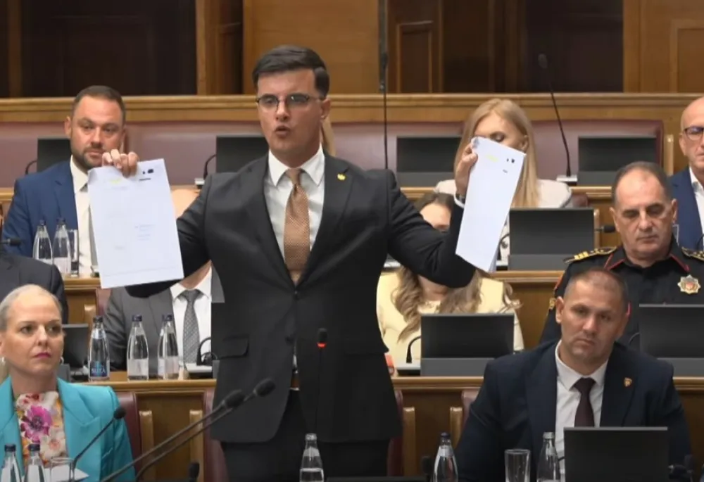 Porodica Raspopovića &Scaron;aranoviću Posvetite se rasvjetljavanju masovnih ubistava koja su u crno zavila Crnu Goru