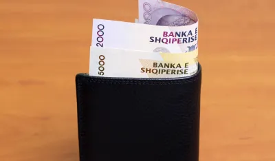 Albanska leka