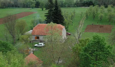 Nepoznate osobe poku&scaron;ale da izazovu požar kod Nik&scaron;ića: Mje&scaron;tani prijavili, osumnjičeni pobjegli