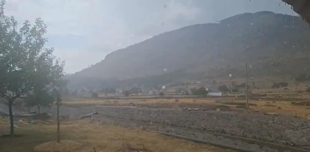 (VIDEO) Ki&scaron;a gasi požar na Kučkim Koritima