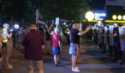 Uhap&scaron;eno 16 učesnika sinoćnih protesta u Beogradu