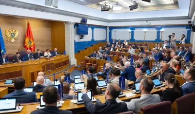Poslanice za "Dan": Trebaju nam nove ideje da "protresu" stari sistem