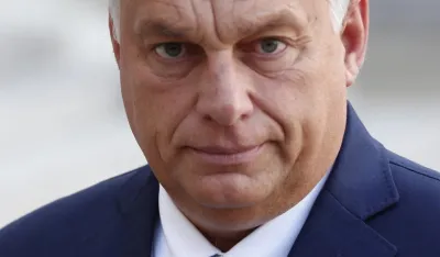 (FOTO) Mađarski opozicionar kritikuje Orbana: U ratnom stanju, premijer krstari jadranskim ostrvima